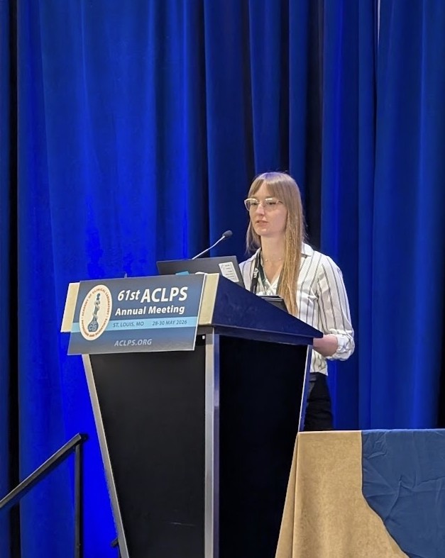 Dr. Jessica Anderson-Calleja giving her award-winning lecture.